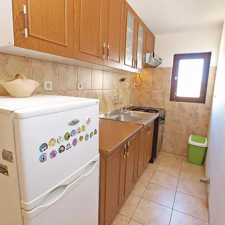 Apartment Mate 909
