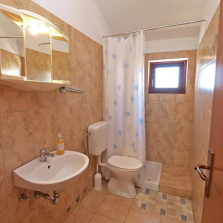 Apartment Mate 909